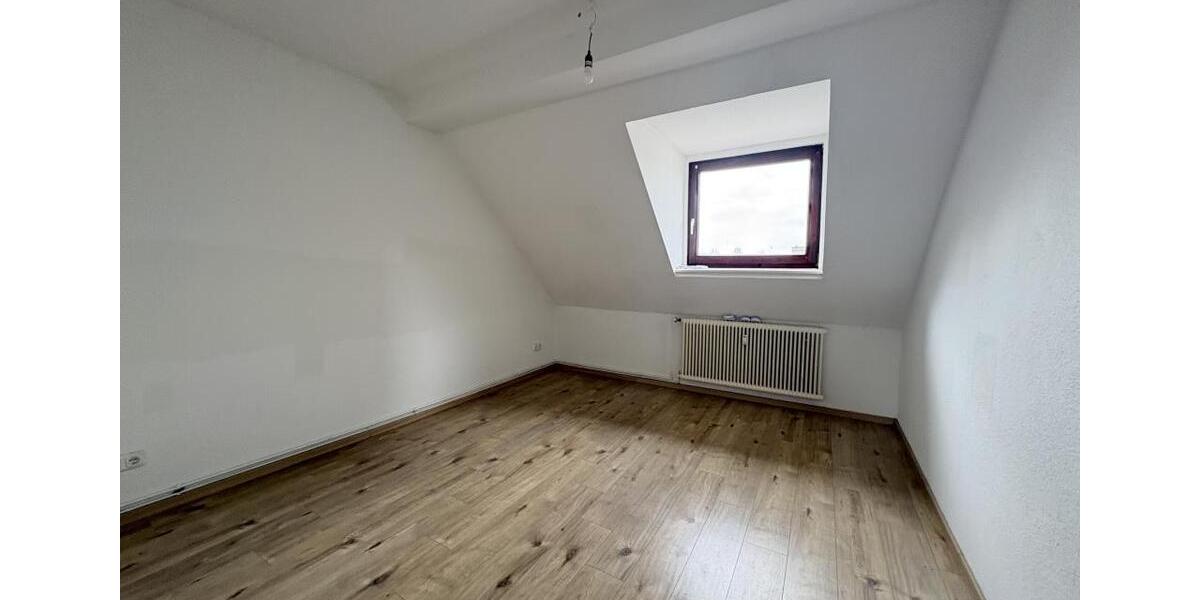 Dachgeschoßwohnung Bremerhaven Geestemünde - 3 Zimmer, 63 m&sup2;, 509&euro; | Angebot:25599781