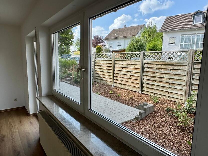 Helle Erdgeschoss Wohnung (3 ZKB) Terrasse in Netphen