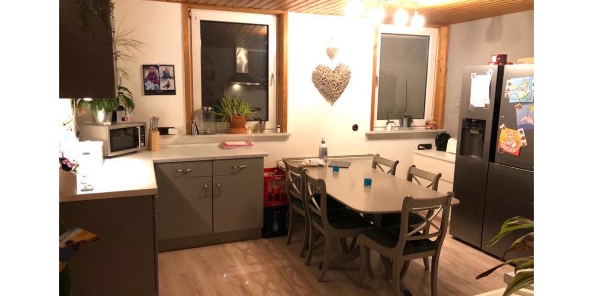 Dachgeschoßwohnung Adelheidsdorf - 4 Zimmer, 100 m&sup2;, 650&euro; | Angebot:26531170