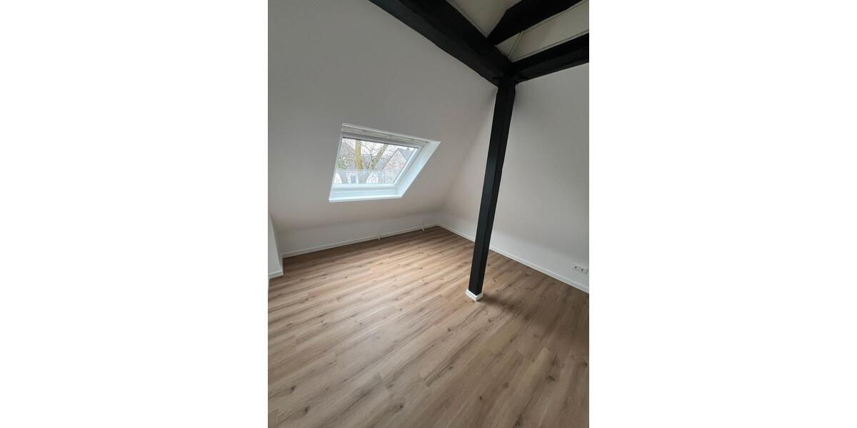 Dachgeschoßwohnung Mönchengladbach Süd - 2 Zimmer, 40 m&sup2;, 600&euro; | Angebot:26322219