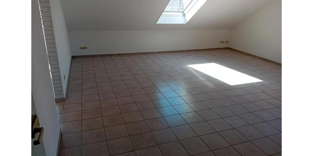 Dachgeschoßwohnung Waldems - 3 Zimmer, 110 m&sup2;, 800&euro; | Angebot:25977156
