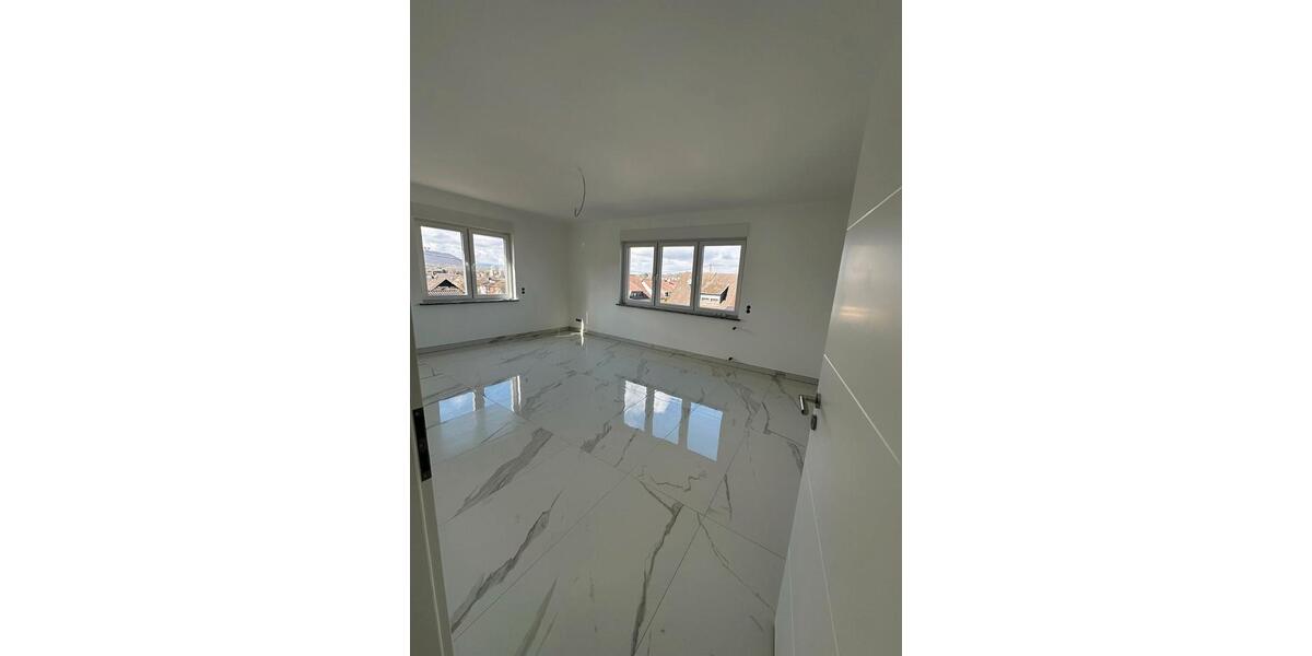 Dachgeschoßwohnung Schwalbach - 5 Zimmer, 105 m&sup2;, 900&euro; | Angebot:26296305