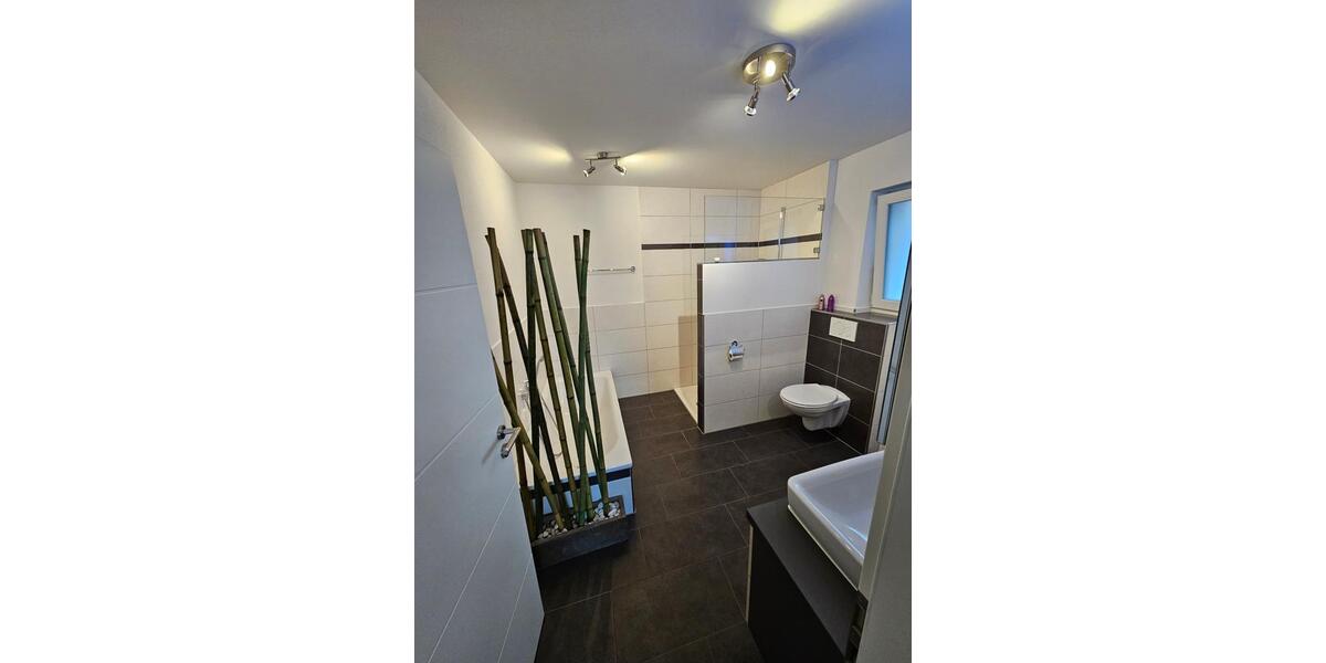 Hochwertige 120m²-Wohnung im 1. OG in Saaldorf zu vermieten 4 zimmer