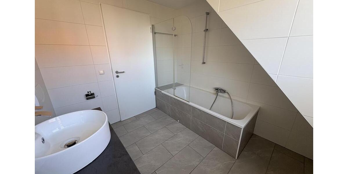 Dachgeschoßwohnung Zwickau - 2 Zimmer, 65 m&sup2;, 430&euro; | Angebot:26338051