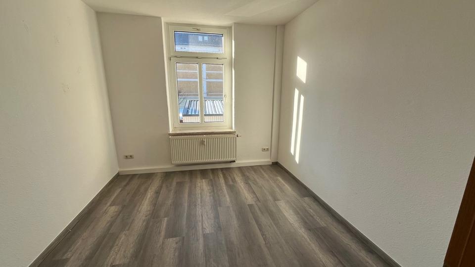 Hochparterre Werdau - 4 Zimmer, 90 m&sup2;, 475&euro; | Angebot:24417980