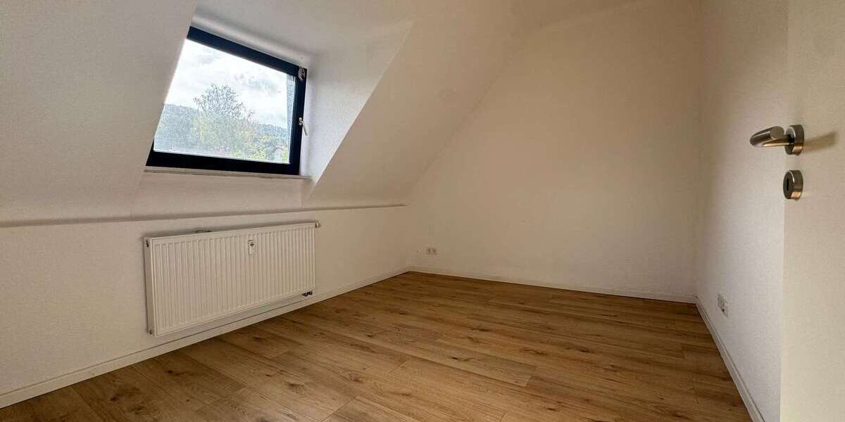 Sanierte und gepflegte 3ZKB Dachgeschosswohnung in St. Ingbert-Rentrisch - Dachgeschoßwohnung Sankt Ingbert | Angebot:27197100