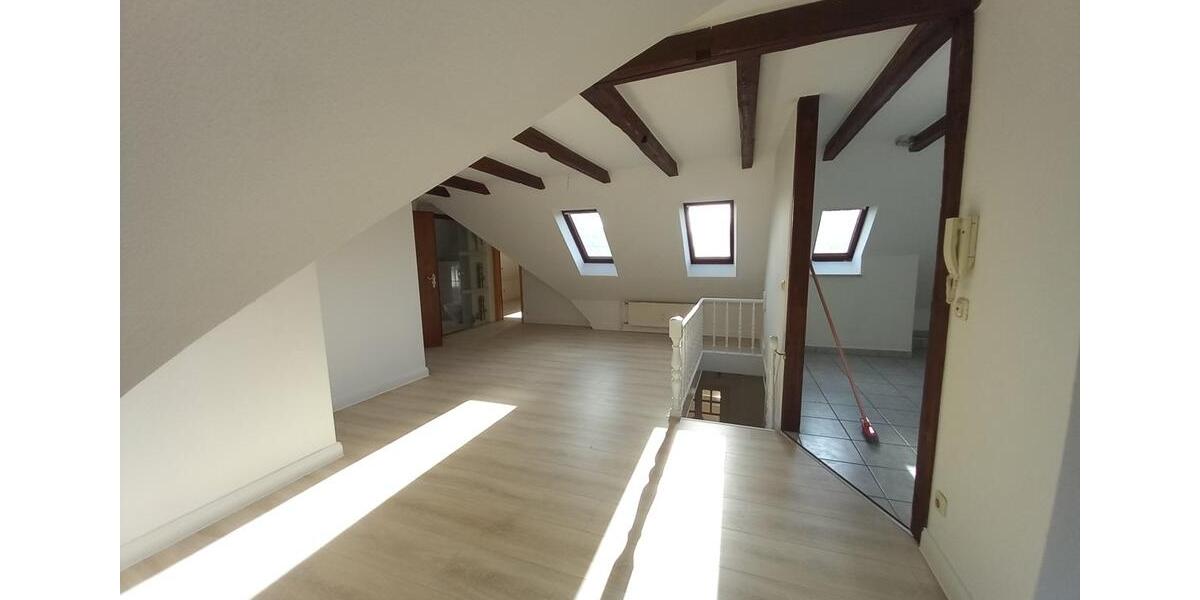 Dachgeschoßwohnung Crimmitschau - 3 Zimmer, 54 m&sup2;, 359&euro; | Angebot:24252542