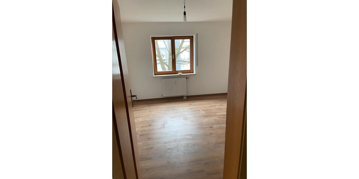 Etagenwohnung Oberstenfeld - 4.5 Zimmer, 91 m&sup2;, 1.150&euro; | Angebot:26286484