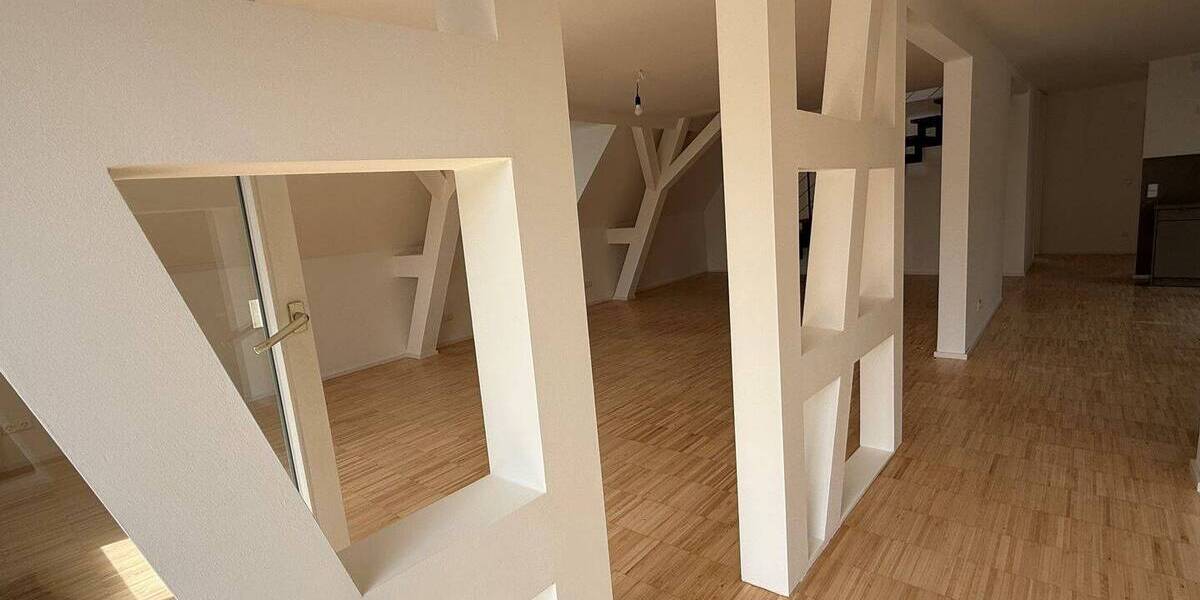 Etagenwohnung Stuttgart Mitte - 6 Zimmer, 176 m&sup2;, 3.800&euro; | Angebot:26476054