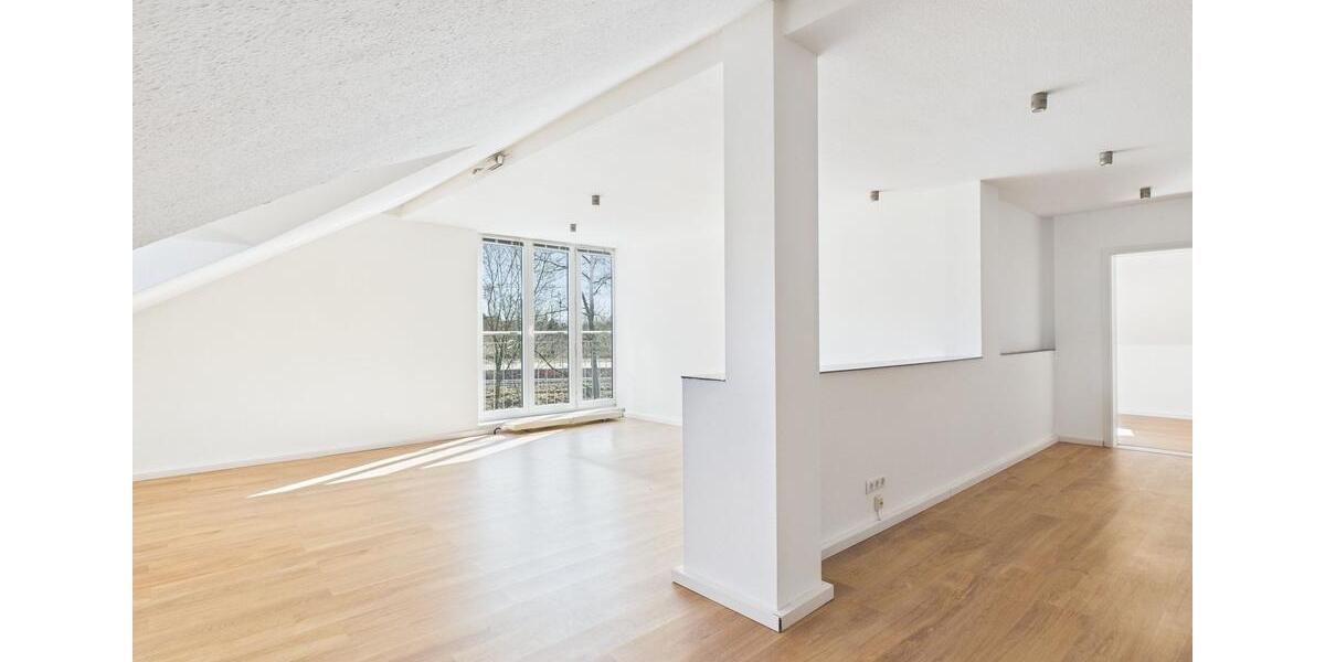 ** Schöne Praxisräume, auch als Büro nutzbar, in zentraler Lage direkt am S-Bahnhof ** 3 zimmer