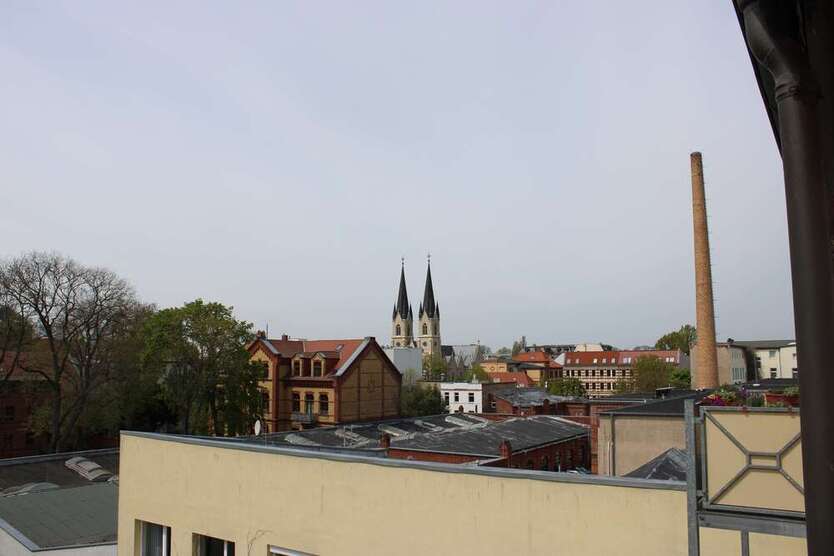 ruhige 4 Zimmer-Wohnung im Hinterhaus ***frisch renoviert*** mit Balkon
