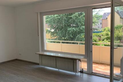 3,5 Zimmerwohnung mit großem Garten, Balkon und Garage zimmer