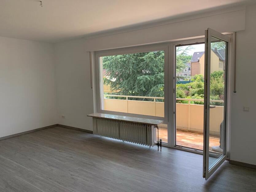 3,5 Zimmerwohnung mit großem Garten, Balkon und Garage zimmer
