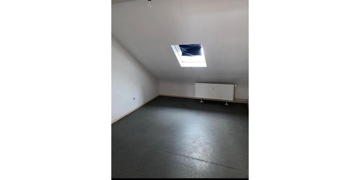 Dachgeschoßwohnung Quierschied - 1 Zimmer, 120 m&sup2;, 480&euro; | Angebot:26042560