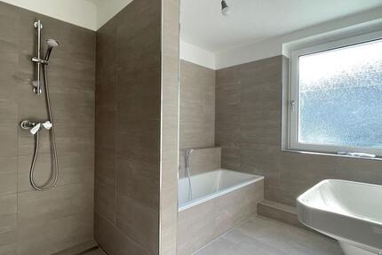 *Erstbezug nach Kernsanierung*Balkon*Tageslichtbad*Wanne*Dusche* zimmer