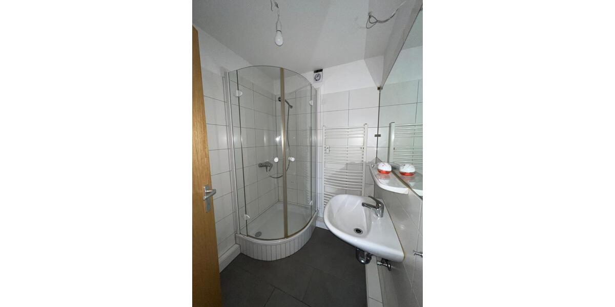 Dachgeschoßwohnung Detmold - 2 Zimmer, 40 m&sup2;, 350&euro; | Angebot:26249913