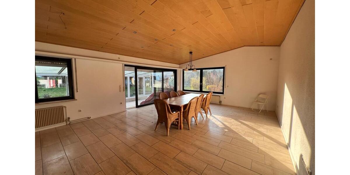 Einfamilienhaus Wiesenthau - 6 Zimmer, 180 m&sup2;, 1.600&euro; | Angebot:25859620