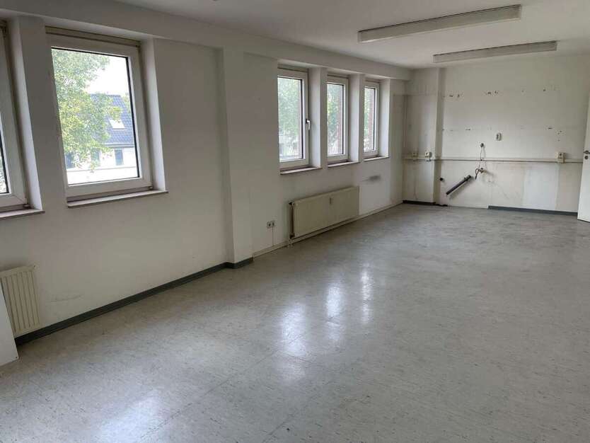 Büro in Krefeld 2.580 € 516 m² zimmer