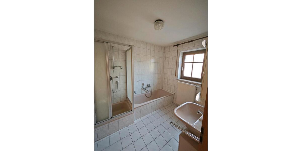 Etagenwohnung Gunzenhausen - 3 Zimmer, 77 m&sup2;, 700&euro; | Angebot:25657295