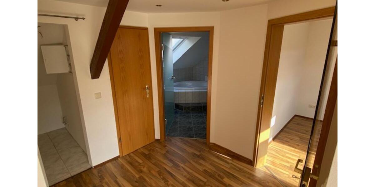 Dachgeschoßwohnung Meißen - 3 Zimmer, 75 m&sup2;, 560&euro; | Angebot:25359833