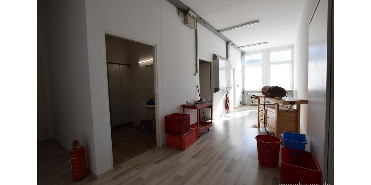 Büro-Gewerbeimmobilie, ebenerdig, vielseitig nutzbar, mit Parkflächen zimmer