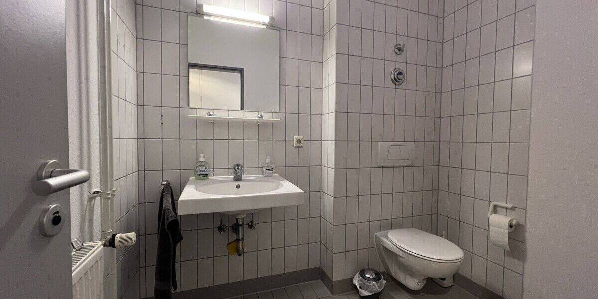 SORGENFREI ARBEITEN: Möblierte Büroräume in modernem Gemeinschaftsbüro in Karlsruhe-Neureut 1 zimmer