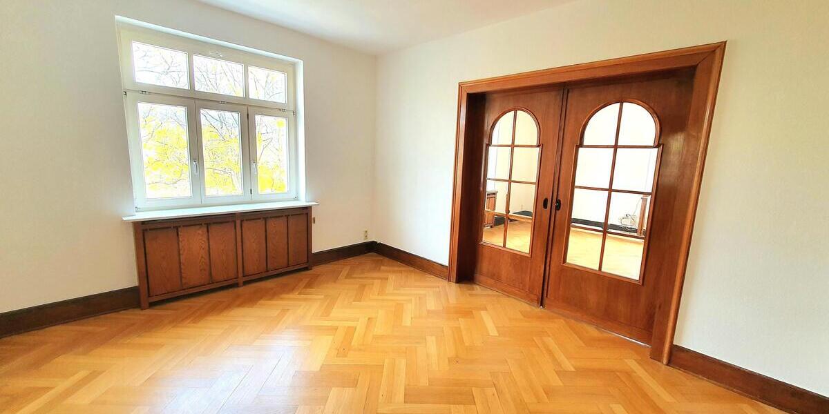 Exklusive 5-Zimmer-Wohnung in schöner Villa. Mit eigenem Gartenbereich. 5 zimmer