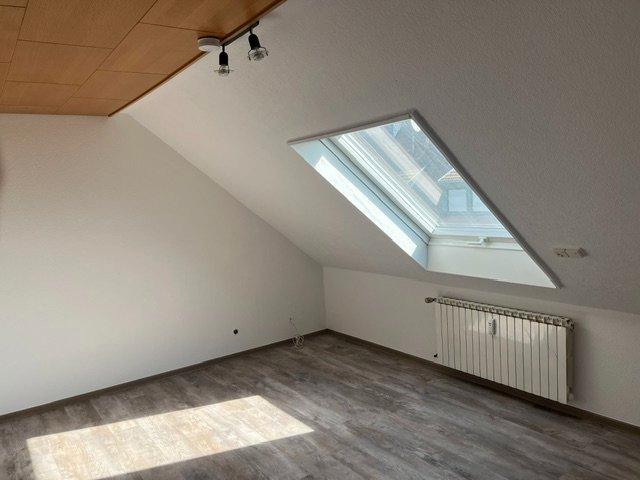 Dachgeschoßwohnung Saarbrücken West - 2 Zimmer, 80 m&sup2;, 700&euro; | Angebot:26600731