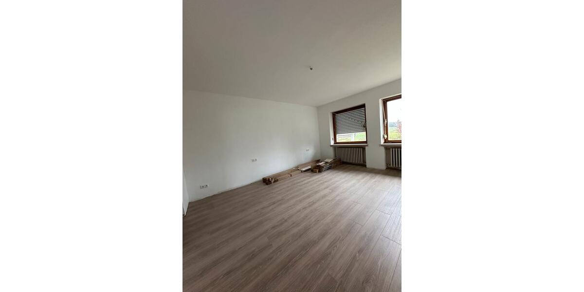 Erdgeschoßwohnung Sulzfeld - 3 Zimmer, 85 m&sup2;, 800&euro; | Angebot:26125909