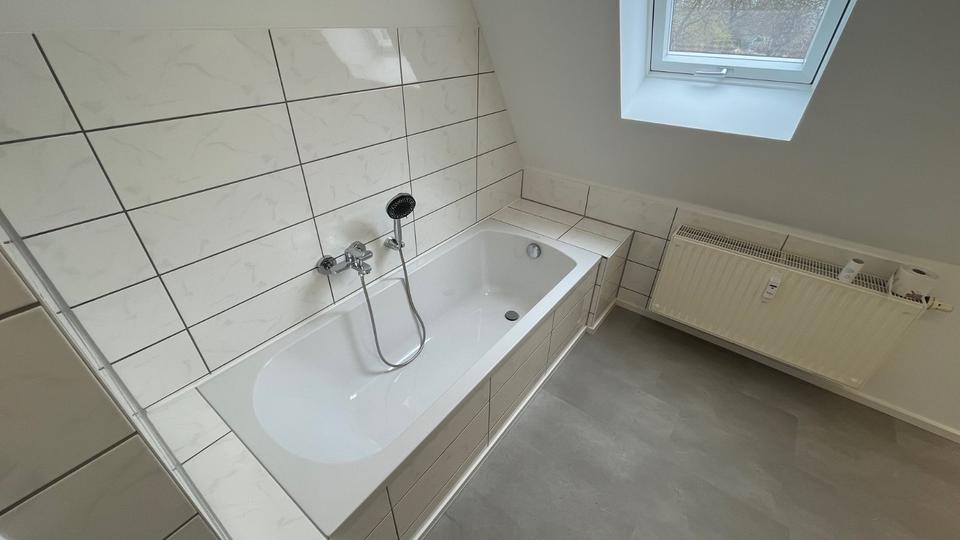 Dachgeschoßwohnung Werdau - 3 Zimmer, 64 m&sup2;, 390&euro; | Angebot:26032896