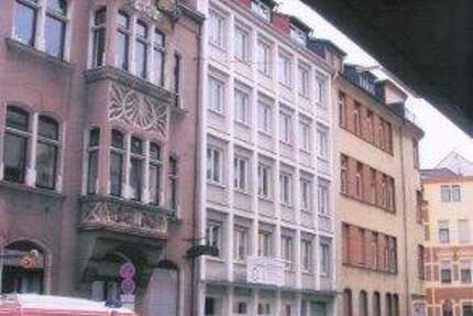 Zentralgelegene 2-Zimmer-Wohnung mit Loggia in Saarbrücken (St. Johann). 5 Min zur City, 15 Min zur Uni