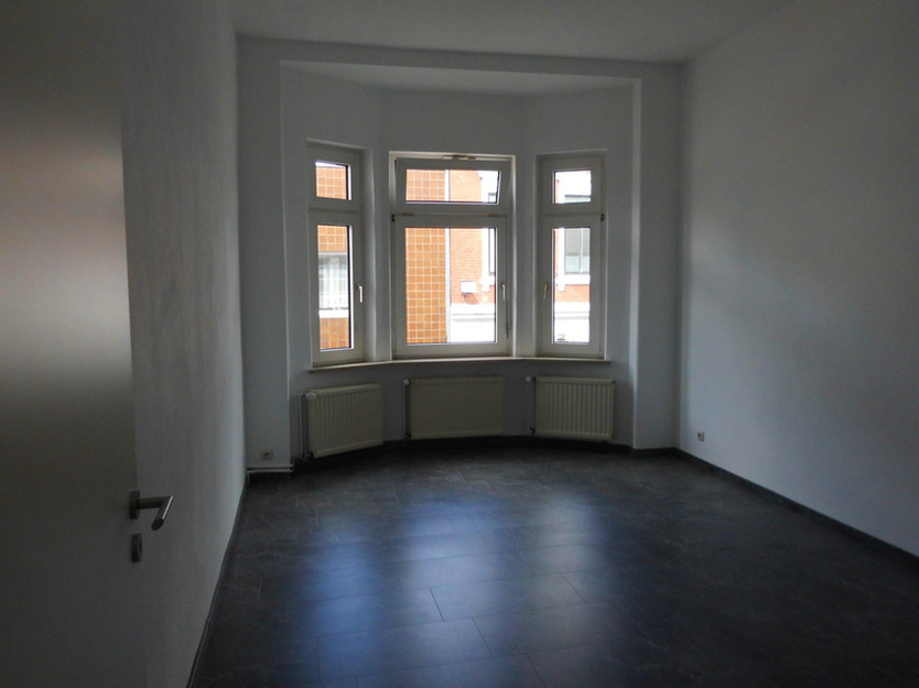 Zentrale 3-Zimmer-Wohnung mit EBK und Dachterrasse