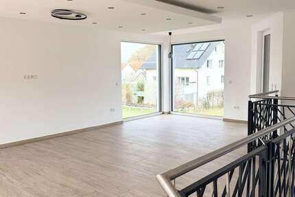 Haus Warburg - 5 Zimmer, 230 m&sup2;, 2.050&euro; | Angebot:25914691