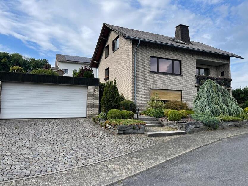 Wunderschönes Einfamilienhaus 5Z. EBK,Garage,Balkon,Garten 160qm2