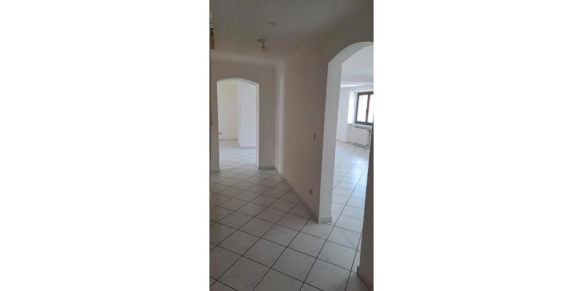 Etagenwohnung Sankt Wendel - 6 Zimmer, 140 m&sup2;, 800&euro; | Angebot:26234426