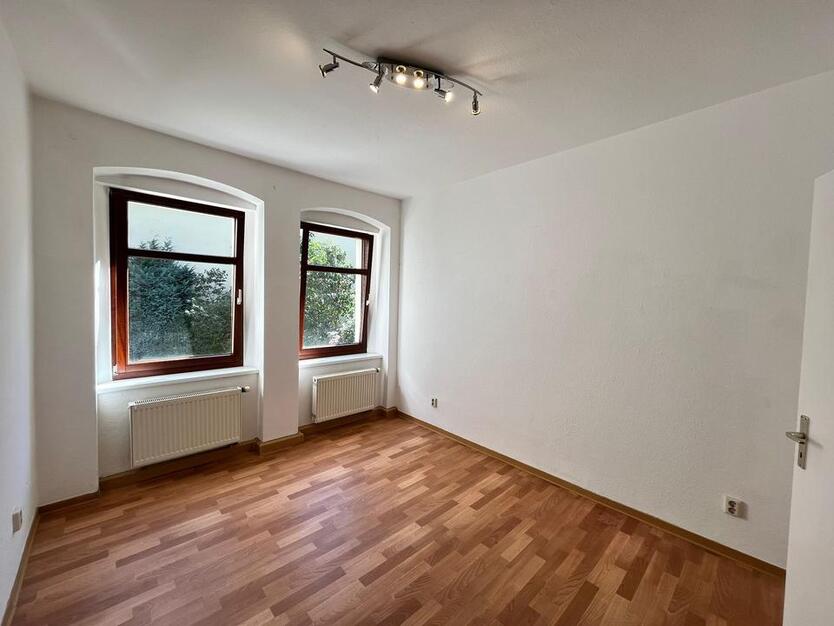 kleine 3- RaumWohnung mit Dusche im Erdgeschoss !