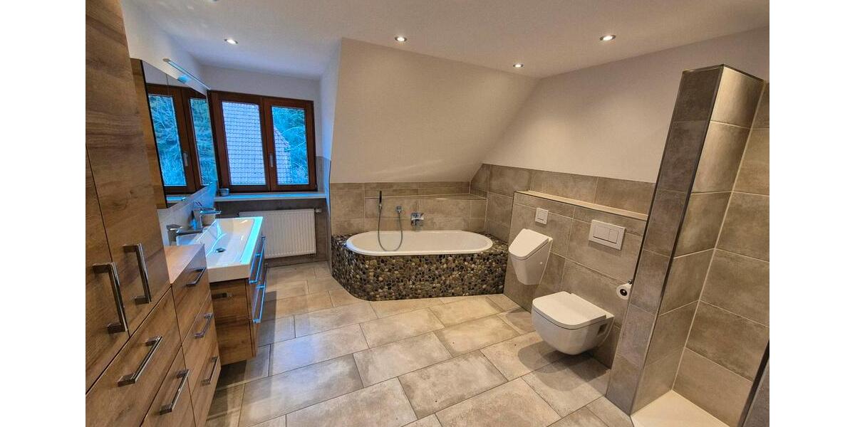 Dachgeschoßwohnung Elzach - 5 Zimmer, 137 m&sup2;, 1.250&euro; | Angebot:25654031