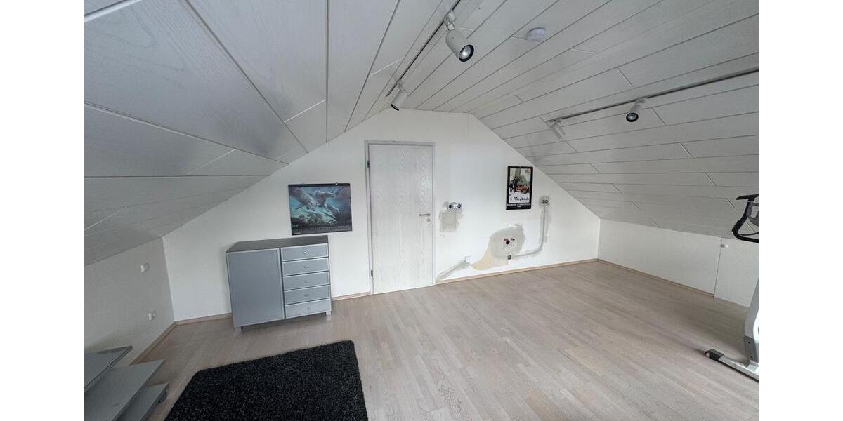 Dachgeschoßwohnung Hanau Groß-Steinheim - 3 Zimmer, 70 m&sup2;, 950&euro; | Angebot:25956833