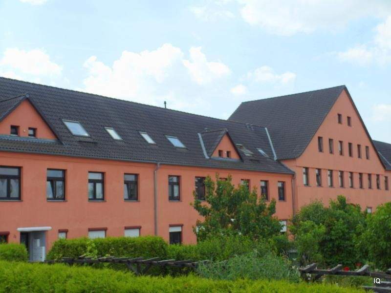 Hübsche Familienwohnung mit Laminatboden und Badewanne * ruhige Lage mit Blick in die Gärten 4 zimmer