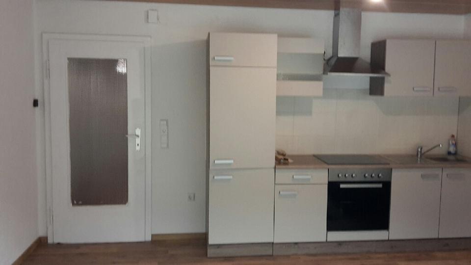 1 Zimmer (inkl. Einbauküche) + separate Dusche & WC zimmer