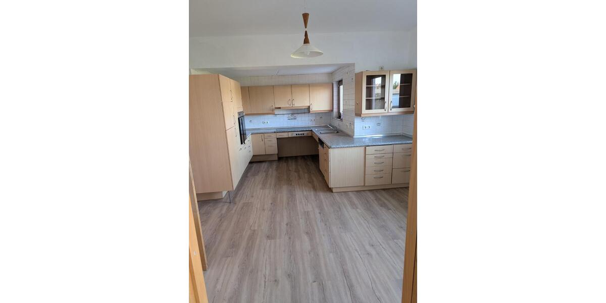 Etagenwohnung Frankenberg (Eder) - 4 Zimmer, 120 m&sup2;, 850&euro; | Angebot:25837986