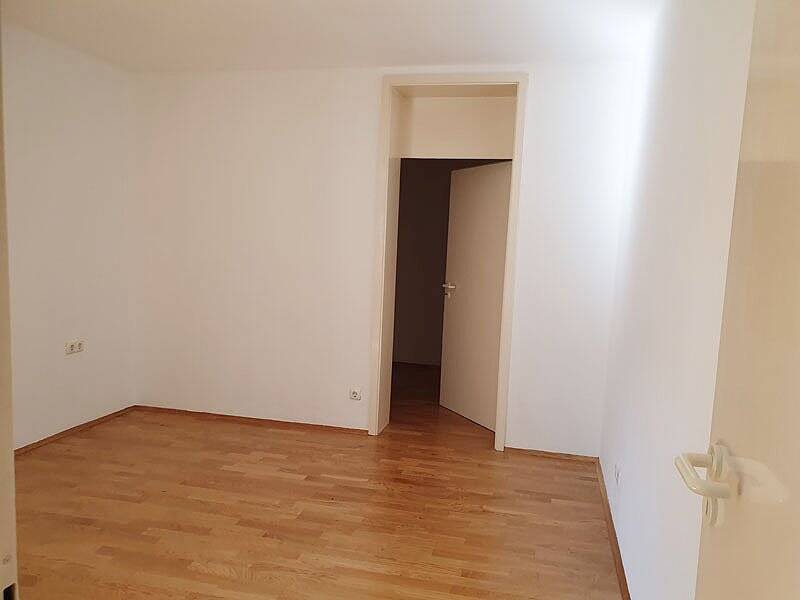 Moderne 2 Zimmer-Wohnung mit Loggia und EBK in Mainz-Oberstadt