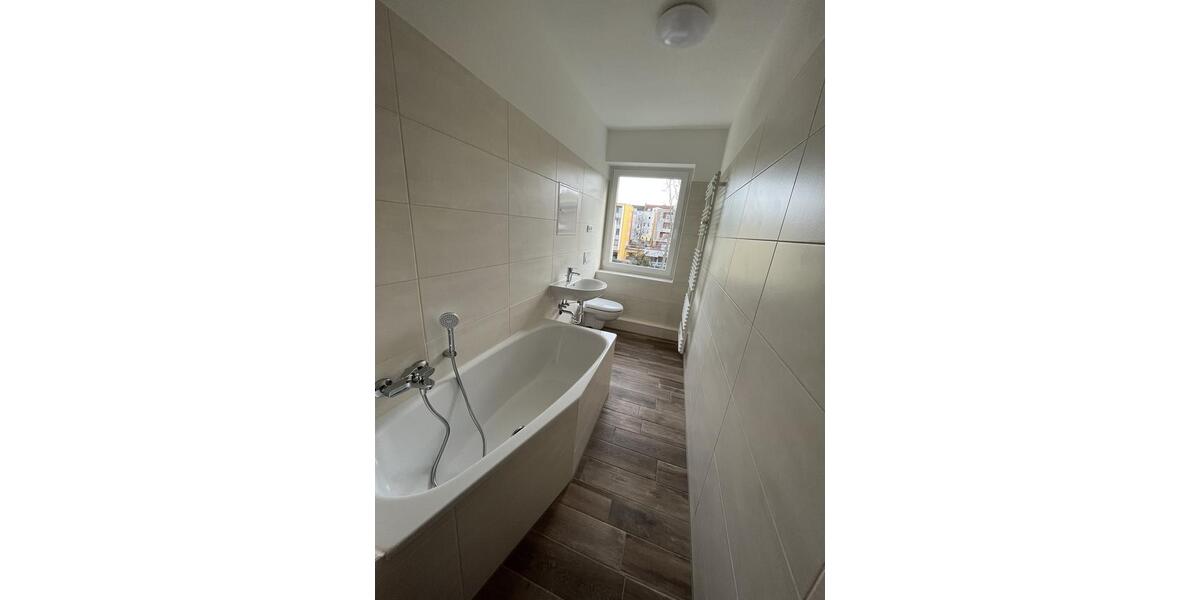 4-Raum-Wohnung im Stadtzentrum mit Badewanne und Balkon 4 zimmer