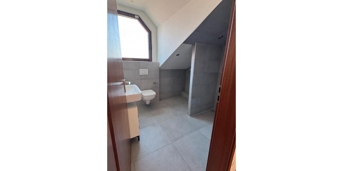 Dachgeschoßwohnung Essen Stadtbezirk IX - 2 Zimmer, 70 m&sup2;, 1.100&euro; | Angebot:26278523