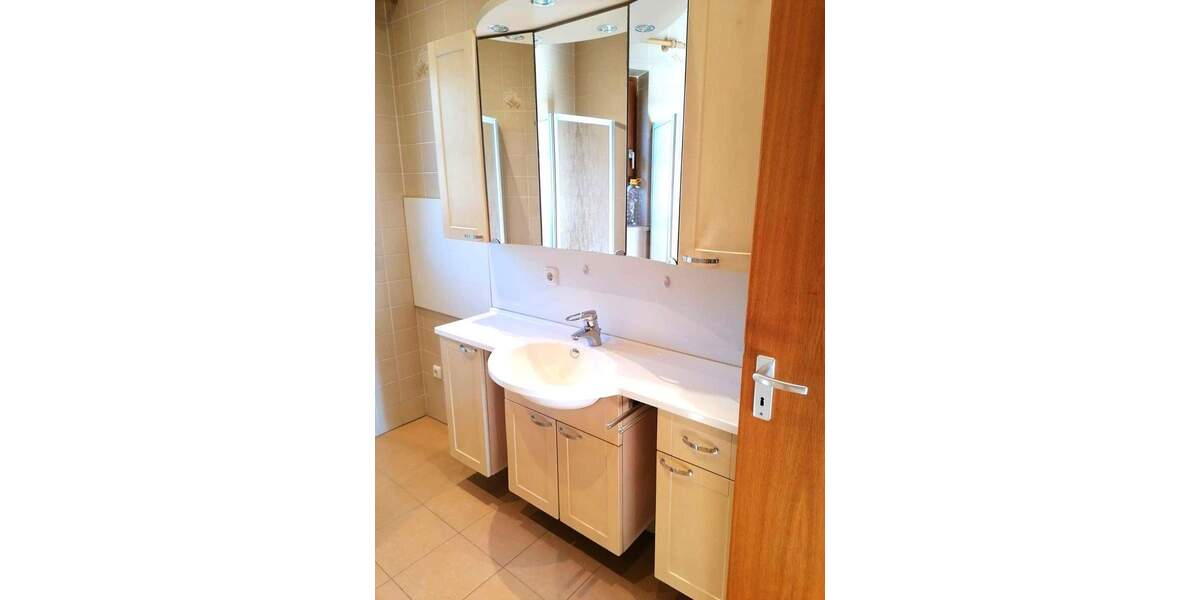 Sonnige Wohnung im 01. OG mit Kachelofen - 2 Zimmer- im OT Solla 2 zimmer