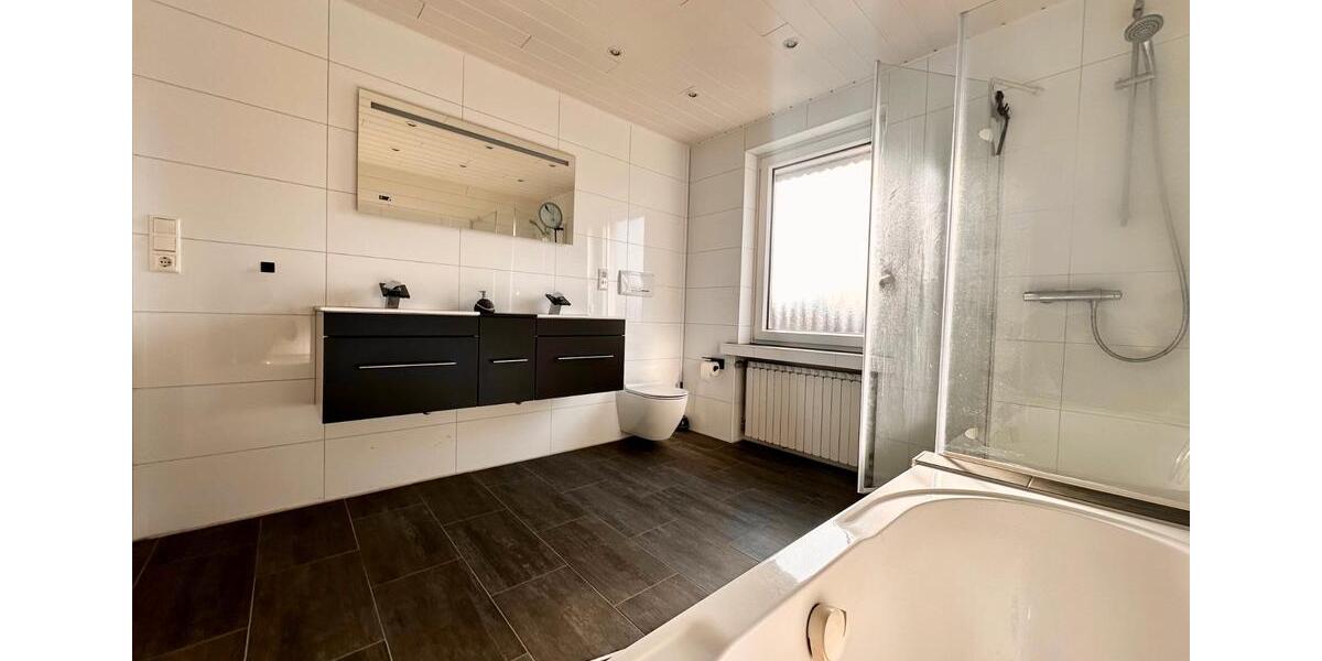 Maisonettenwohnung Zetel - 5.5 Zimmer, 170 m&sup2;, 1.200&euro; | Angebot:25979487