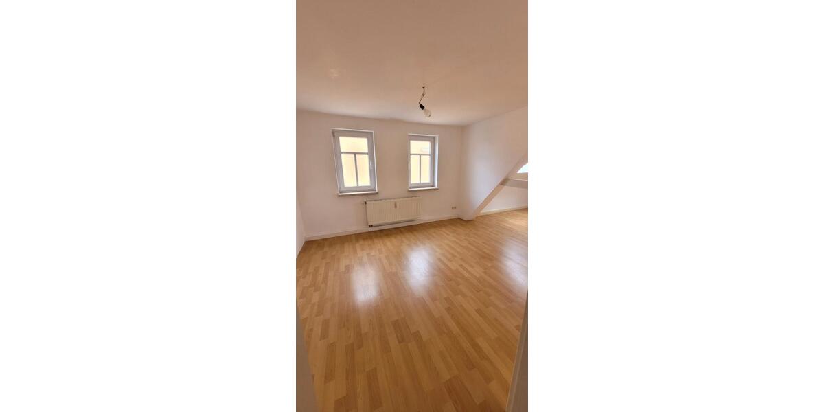 Dachgeschoßwohnung Limbach-Oberfrohna Oberfrohna - 2 Zimmer, 37 m&sup2;, 220&euro; | Angebot:26211120