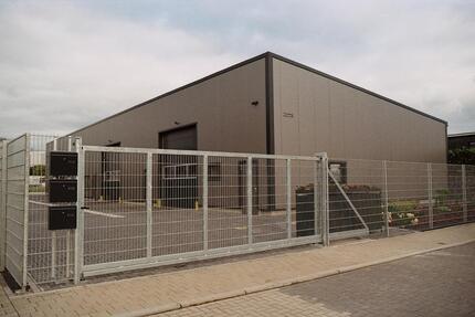 Gewerbehalle mit Büro & WC zimmer