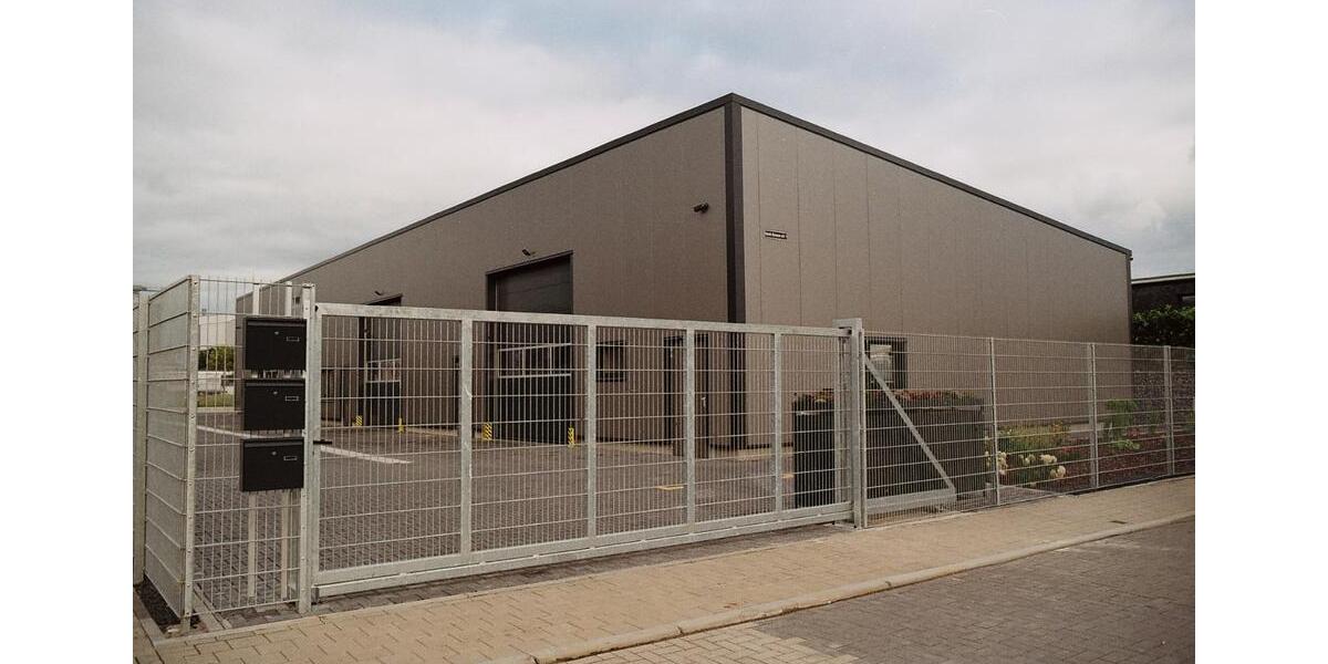 Gewerbehalle mit Büro & WC zimmer