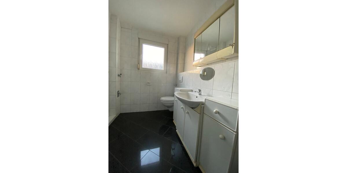 Etagenwohnung Offenbach am Main Bieber - 4 Zimmer, 100 m&sup2;, 1.375&euro; | Angebot:24838326